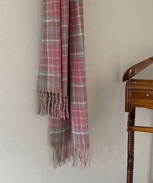 by muni:r（バイ ムニール）の「ロージーチェックマフラー（マフラー・レディース・ピンク・FREE）」の7枚目の写真