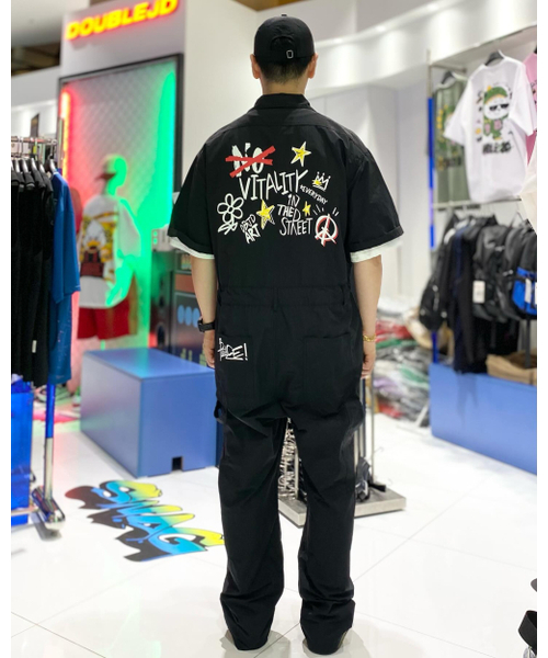 DOUBLE JD(ダブルジェイディー)の「レタリングジャンプスーツ(ブラック)(つなぎ/オールインワン・メンズ・その他・MEDIUM/X-LARGE/LARGE)」の1枚目の写真