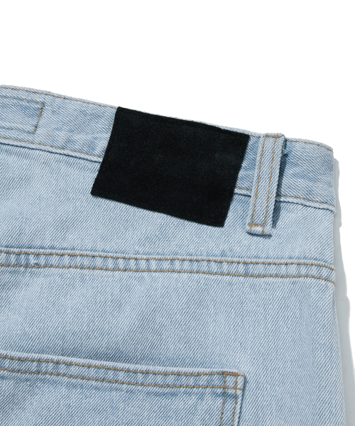 suade（スエード）の「CARPENTER DENIM SHORTS [LIGHT BLUE]（その他パンツ・レディース・その他・MEDIUM/SMALL/LARGE）」の6枚目の写真