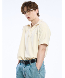 CLEVER FIELD（クレバーフィールド）の「Clover Embroidered Essential Pique T-shirt_Cream（ポロシャツ・メンズ）」
