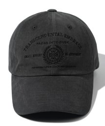 IDWS（アイドンワナセル）の「Saga Leaf Maxi Cap Charcoal（キャップ）」