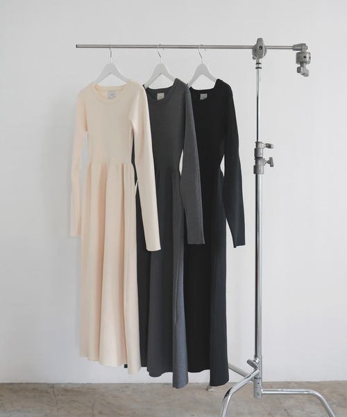 LIAN（リアン）の「リブフレアニットワンピース（ワンピース・レディース・ブラック/アイボリー/チャコールグレー・FREE）」の21枚目の写真