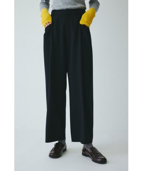 HeRIN.CYE（ヘリンドットサイ）の「Straight tuck pants　　ストレートタックパンツ（その他パンツ・レディース・ライトピンク/オフホワイト/ネイビー・36/38）」の2枚目の写真