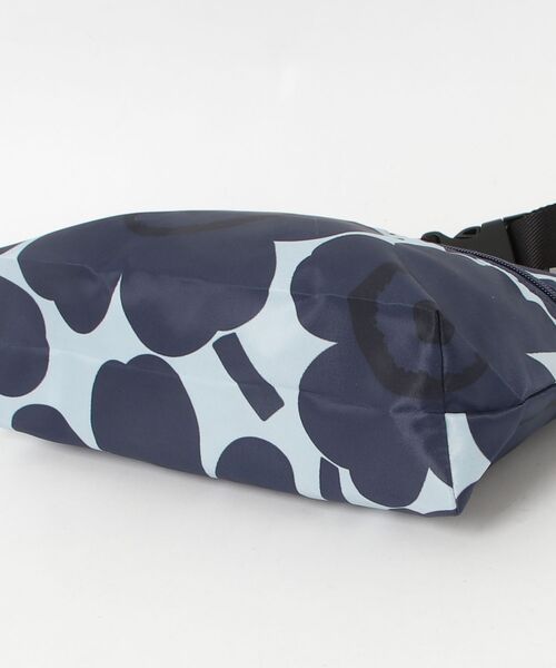 marimekko（マリメッコ）の「【JAPAN EXCLUSIVE】Je Neat Crossbody Unikko S（ショルダーバッグ・レディース・ネイビー・FREE）」の7枚目の写真
