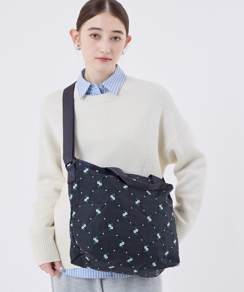 LeSportsac(レスポートサック)の「DELUXE EASY CARRY TOTE フローラルラティスEMB(トートバッグ・レディース・ブルー・FREE)」の1枚目の写真