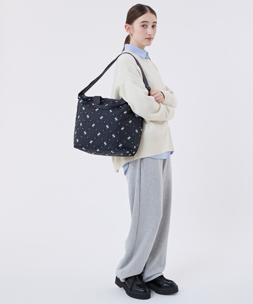 LeSportsac(レスポートサック)の「DELUXE EASY CARRY TOTE フローラルラティスEMB(トートバッグ・レディース・ブルー・FREE)」の3枚目の写真