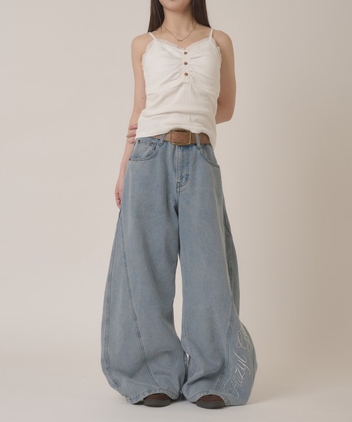 hazyl(ヘイジル)の「side stitch wide denim / サイドステッチワイドデニム(デニムパンツ・レディース・ライトブルー/グレー・MEDIUM/SMALL)」の4枚目の写真