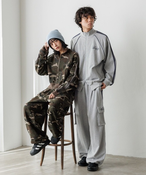 PBLIM(ページボーイリム)の「《UNISEX/セットアップ対応/シルエットが選べる》スウェットトラックジャケット(ジャージ・レディース・グレー/ブラック/カーキ・SMALL/MEDIUM)」の18枚目の写真