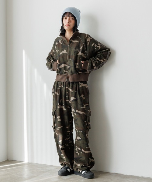 PBLIM(ページボーイリム)の「《UNISEX/セットアップ対応/シルエットが選べる》スウェットトラックジャケット(ジャージ・レディース・グレー/ブラック/カーキ・SMALL/MEDIUM)」の20枚目の写真