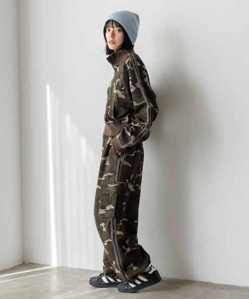 PBLIM(ページボーイリム)の「《UNISEX/セットアップ対応/シルエットが選べる》スウェットトラックジャケット(ジャージ・レディース・グレー/ブラック/カーキ・SMALL/MEDIUM)」の21枚目の写真