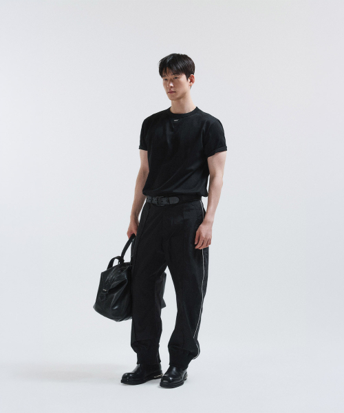 51%（フィフティーワンパーセント）の「Metal logo t-shirt - Black（Tシャツ/カットソー・メンズ・その他・M/L/XL）」の2枚目の写真