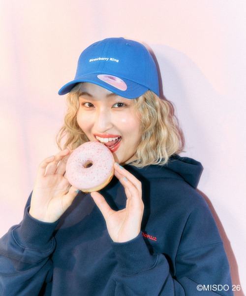 LEPSIM（レプシィム）の「【Mister Donut】ステッカー付きキャップ　627325（キャップ・レディース・グレイッシュベージュ/ブルー/ボルドー・ONE SIZE）」の18枚目の写真