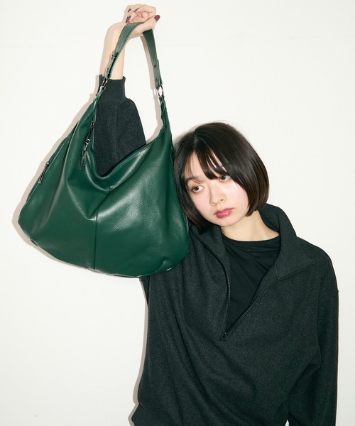 TONER（トナー）の「リラックスショルダーバッグ/ロゴプレート付き（ショルダーバッグ・レディース・レッド/グリーン/ブラウン/ブラック・FREE）」の3枚目の写真