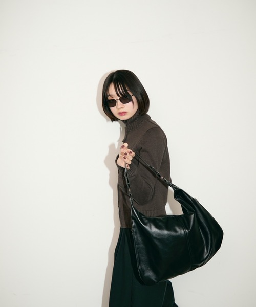 TONER（トナー）の「リラックスショルダーバッグ/ロゴプレート付き（ショルダーバッグ・レディース・レッド/グリーン/ブラウン/ブラック・FREE）」の13枚目の写真