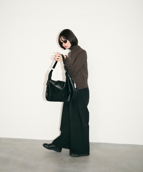 TONER（トナー）の「リラックスショルダーバッグ/ロゴプレート付き（ショルダーバッグ・レディース・レッド/グリーン/ブラウン/ブラック・FREE）」の15枚目の写真