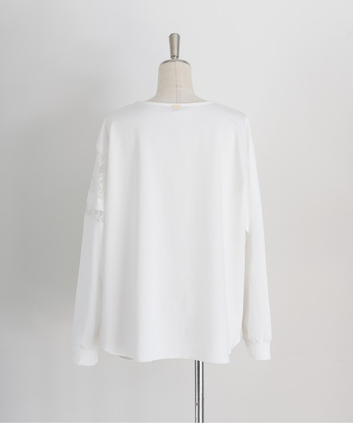 Eimee Law（エイミーロウ）の「スリーブレース テキスト刺繍ラウンドヘムトップス（Tシャツ/カットソー・レディース・オフホワイト/ブラック/アイボリー・FREE）」の5枚目の写真