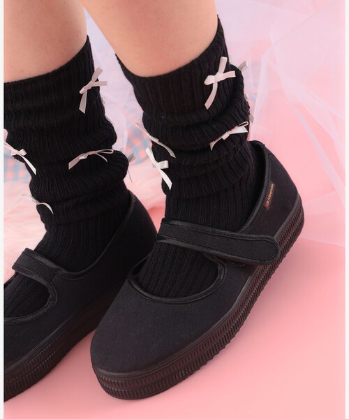 CAROLINA GLASER（カロリナ グレイサー）の「リボン付き リブ ハイソックス（ソックス/靴下・レディース・ホワイト/グレー/ブラック・ONE SIZE）」の2枚目の写真