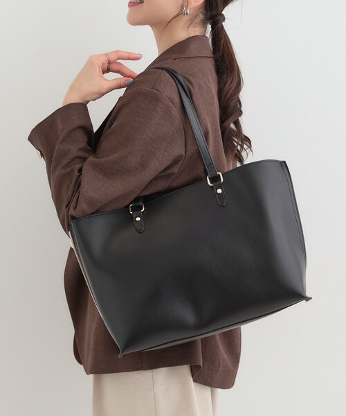 SHOO・LA・RUE（シューラルー）の「【A4】サイド配色トートバッグ（トートバッグ・レディース・アイボリー/ブラック/ブラウン系その他・00）」の4枚目の写真