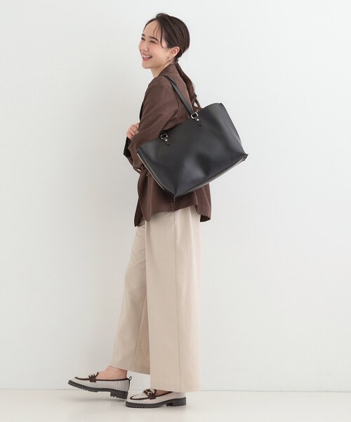 SHOO・LA・RUE（シューラルー）の「【A4】サイド配色トートバッグ（トートバッグ・レディース・アイボリー/ブラック/ブラウン系その他・00）」の17枚目の写真