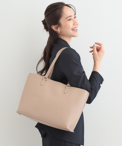 SHOO・LA・RUE（シューラルー）の「【A4】サイド配色トートバッグ（トートバッグ・レディース・アイボリー/ブラック/ブラウン系その他・00）」の18枚目の写真