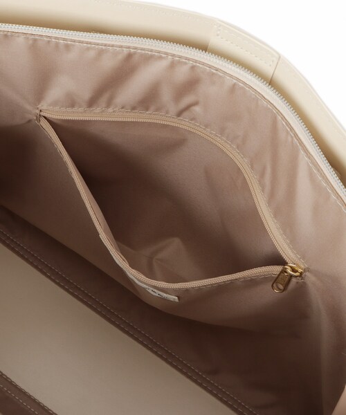 SHOO・LA・RUE（シューラルー）の「【A4】サイド配色トートバッグ（トートバッグ・レディース・アイボリー/ブラック/ブラウン系その他・00）」の8枚目の写真