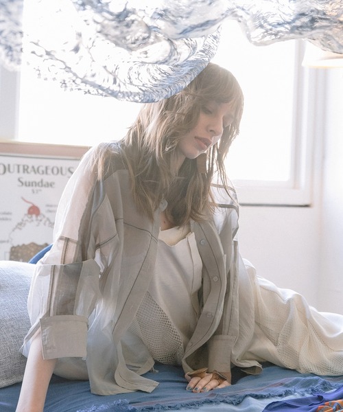 AULA AILA（アウラアイラ）の「ステッチポイントシアーシャツ（シャツ/ブラウス・レディース・ブラウン/グレイッシュベージュ/ブラック・0）」の6枚目の写真