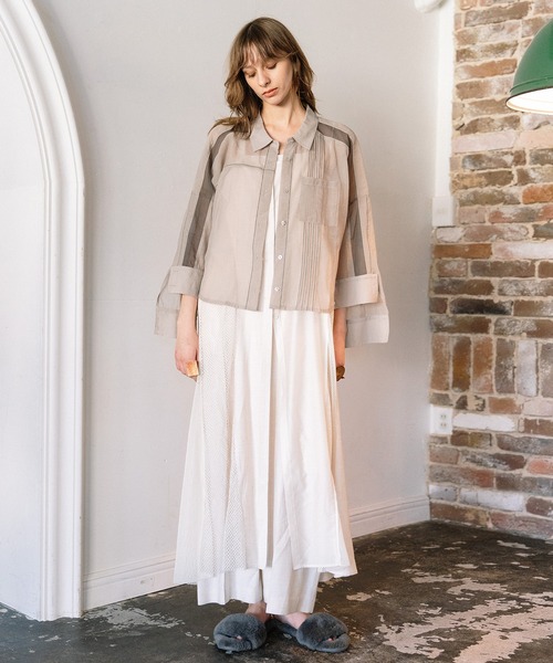 AULA AILA（アウラアイラ）の「ステッチポイントシアーシャツ（シャツ/ブラウス・レディース・ブラウン/グレイッシュベージュ/ブラック・0）」の10枚目の写真