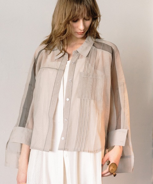 AULA AILA（アウラアイラ）の「ステッチポイントシアーシャツ（シャツ/ブラウス・レディース・ブラウン/グレイッシュベージュ/ブラック・0）」の9枚目の写真
