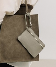 Beau're（ヴュレ）の「【BEAURE/ビュレ】スタッズ レザー マルチ ポーチ（ポーチ）」