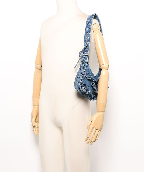 Desigual(デシグアル)の「Ribbon detail appliqué denim handbag/リボンディテール アップリケデニムハンドバッグ(ハンドバッグ・レディース・ブルー・FREE)」の9枚目の写真