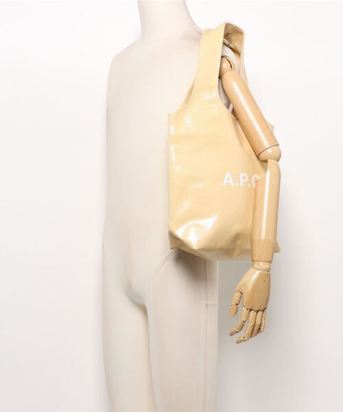 A.P.C.(アーペーセー)の「TOTE NINON SMALL(トートバッグ・レディース・オフホワイト・ONESIZE)」の5枚目の写真