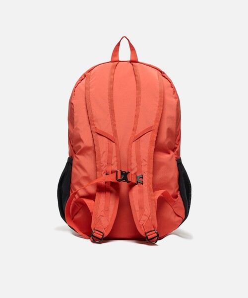 AIGLE(エーグル)の「撥水 ライト&コンパクト パッカブルバックパック 20L(バックパック/リュック・レディース・オレンジ/ホワイト/ダークネイビー/ダークブルー・FREE)」の10枚目の写真