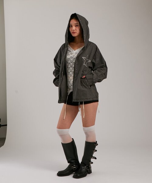 WHO'S WHO gallery(フーズフーギャラリー)の「【UNISEX】KOOKY'N スタースタッズフードシャツ(シャツ/ブラウス・レディース・チャコールグレー/サックスブルー/ブラック・FREE)」の9枚目の写真