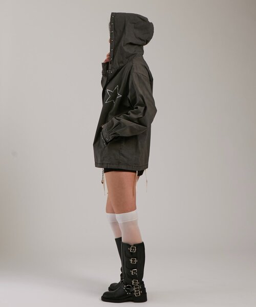 WHO'S WHO gallery(フーズフーギャラリー)の「【UNISEX】KOOKY'N スタースタッズフードシャツ(シャツ/ブラウス・レディース・チャコールグレー/サックスブルー/ブラック・FREE)」の10枚目の写真