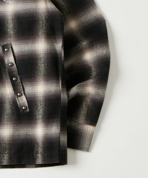 WHO'S WHO gallery(フーズフーギャラリー)の「【UNISEX】KOOKY'N スタースタッズフードシャツ(シャツ/ブラウス・レディース・チャコールグレー/サックスブルー/ブラック・FREE)」の16枚目の写真