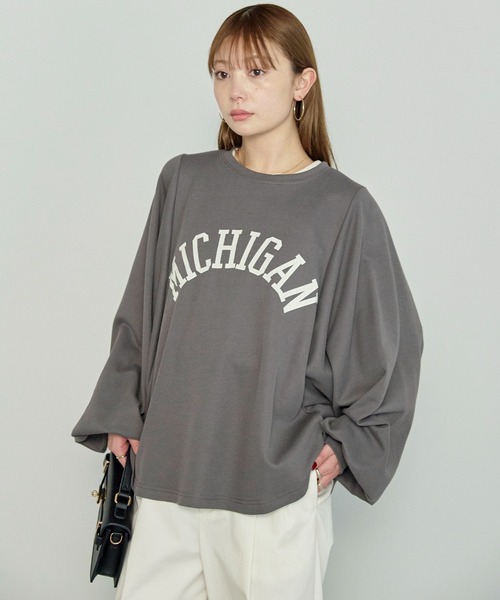 enhaut(アンオート)の「ストレッチ天竺 袖ボリューム MICHIGAN ロゴ プリント ドルマン Tシャツ(Tシャツ/カットソー・レディース・チャコールグレー/杢グレー/グレイッシュベージュ・FREE)」の5枚目の写真