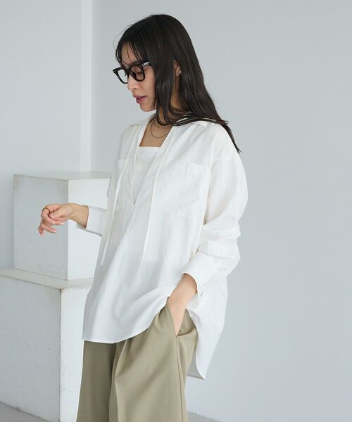 CRAFT STANDARD BOUTIQUE(クラフトスタンダードブティック)の「Vネックスキッパーシャツ(シャツ/ブラウス・レディース・オフホワイト/グレイッシュベージュ/サックスブルー・FREE)」の9枚目の写真