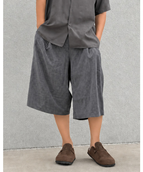 TOFFEE(トフィー)の「ワンタックストライプバミューダスラックス (グレー)(スラックス・メンズ・その他・SMALL/MEDIUM/LARGE/X-LARGE)」の1枚目の写真