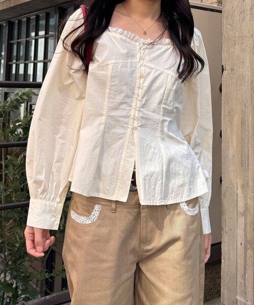 CIAOPANIC（チャオパニック）の「【neutral by ciaopanic】スクエアネックシャーリングブラウス（シャツ/ブラウス・レディース・ホワイト/ネイビー/ブルー・FREE）」の2枚目の写真