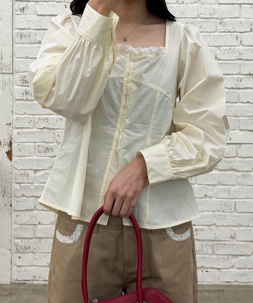 CIAOPANIC（チャオパニック）の「【neutral by ciaopanic】スクエアネックシャーリングブラウス（シャツ/ブラウス・レディース・ホワイト/ネイビー/ブルー・FREE）」の4枚目の写真