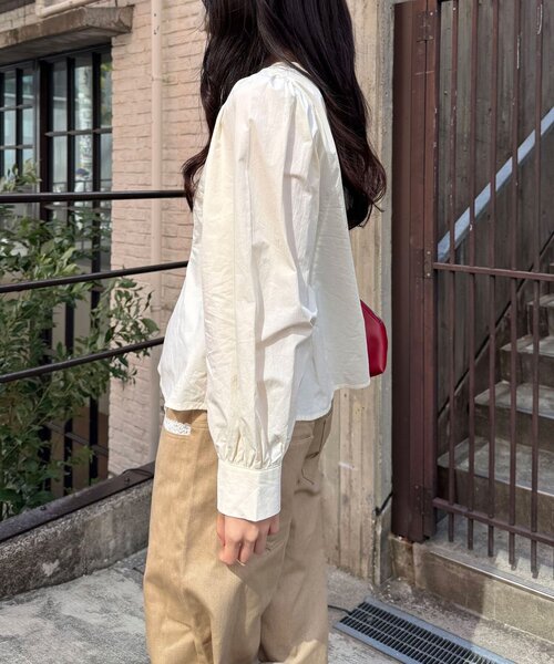 CIAOPANIC（チャオパニック）の「【neutral by ciaopanic】スクエアネックシャーリングブラウス（シャツ/ブラウス・レディース・ホワイト/ネイビー/ブルー・FREE）」の8枚目の写真