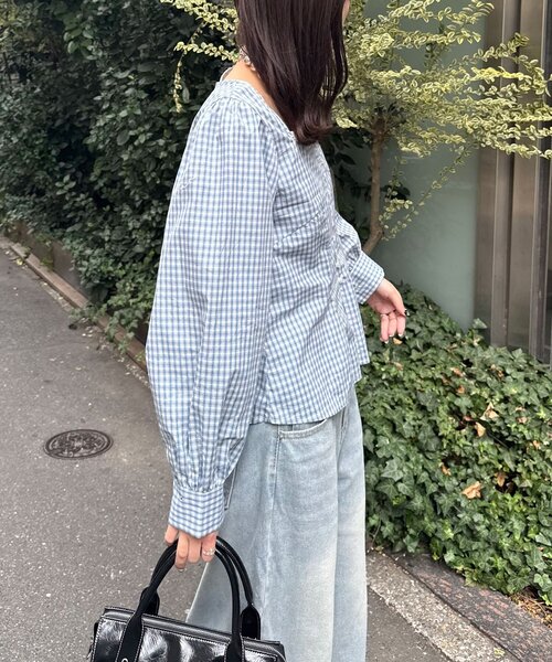 CIAOPANIC（チャオパニック）の「【neutral by ciaopanic】スクエアネックシャーリングブラウス（シャツ/ブラウス・レディース・ホワイト/ネイビー/ブルー・FREE）」の14枚目の写真
