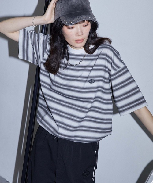 Anchor Smith(アンカー スミス)の「ヴィンテージライク ドローコード オンブレボーダー 半袖Tシャツ(Tシャツ/カットソー・レディース・チャコールグレー/ブルー/ブラック/ブラウン/レッド・M/L)」の1枚目の写真
