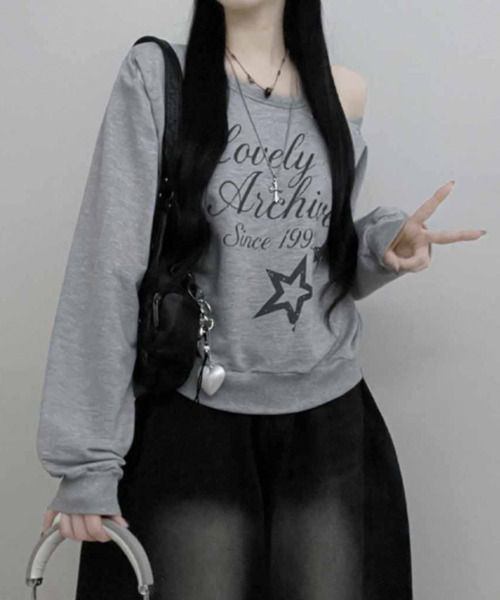 VIVID LADY(ビビッドレディー)の「ワンショルダー スタープリント スウェット(スウェット・レディース・ブラック/アイボリー/グレー・FREE)」の2枚目の写真