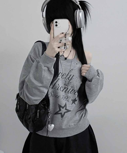 VIVID LADY（ビビッドレディー）の「ワンショルダー スタープリント スウェット（スウェット・レディース・ブラック/アイボリー/グレー・FREE）」の16枚目の写真