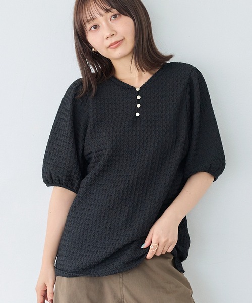 LAVEANGE(ラビアンジェ)の「2WAYカットジャガードプルオーバー|前後2WAYで着回し自在、主役級トップス/半袖/パフスリーブ/ぽこぽこ素材/洗える(Tシャツ/カットソー・レディース・ブラウン/ブラック/グレイッシュベージュ・M/LL/3L/4L/5L)」の1枚目の写真