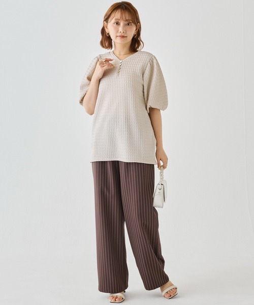 LAVEANGE(ラビアンジェ)の「2WAYカットジャガードプルオーバー|前後2WAYで着回し自在、主役級トップス/半袖/パフスリーブ/ぽこぽこ素材/洗える(Tシャツ/カットソー・レディース・ブラウン/ブラック/グレイッシュベージュ・M/LL/3L/4L/5L)」の11枚目の写真