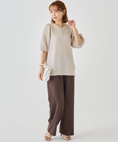LAVEANGE(ラビアンジェ)の「2WAYカットジャガードプルオーバー|前後2WAYで着回し自在、主役級トップス/半袖/パフスリーブ/ぽこぽこ素材/洗える(Tシャツ/カットソー・レディース・ブラウン/ブラック/グレイッシュベージュ・M/LL/3L/4L/5L)」の12枚目の写真