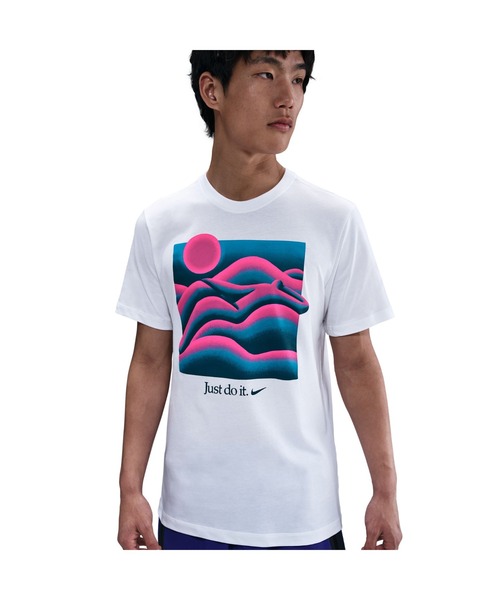 NIKE(ナイキ)の「NIKE/ナイキ ナイキ NSW OC SSTNBLTY 2(Tシャツ/カットソー・レディース・ベージュ/ホワイト・L/S/XL)」の2枚目の写真