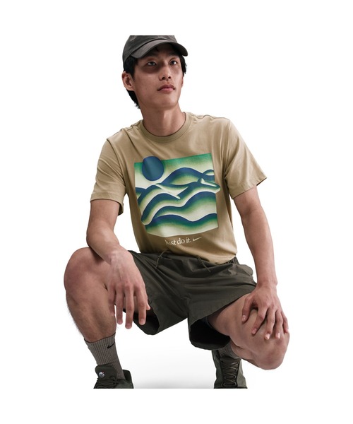 NIKE(ナイキ)の「NIKE/ナイキ ナイキ NSW OC SSTNBLTY 2(Tシャツ/カットソー・レディース・ベージュ/ホワイト・L/S/XL)」の10枚目の写真